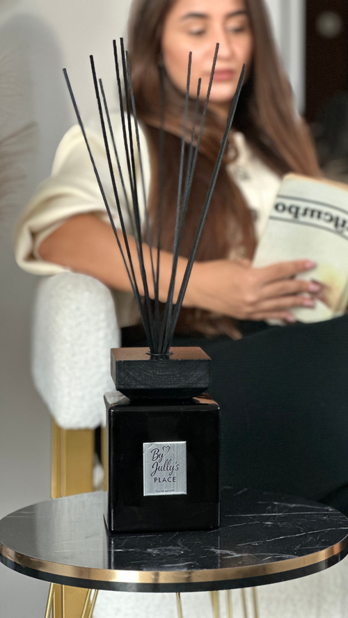 Луксозен XL дифузер с пръчици (1000 мл) — избери аромат, вдъхновен от парфюми