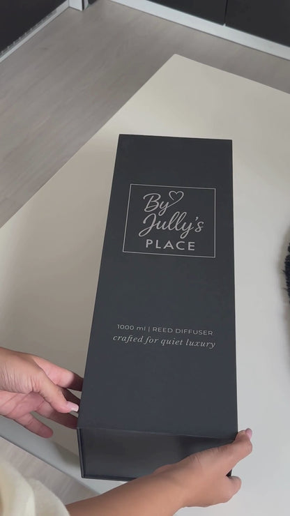 Луксозен XL дифузер с пръчици (1000 мл) — избери аромат, вдъхновен от парфюми